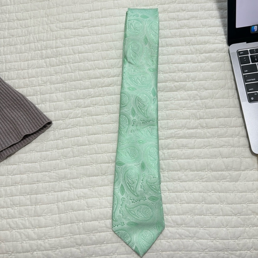 Like new patterned hi-tie